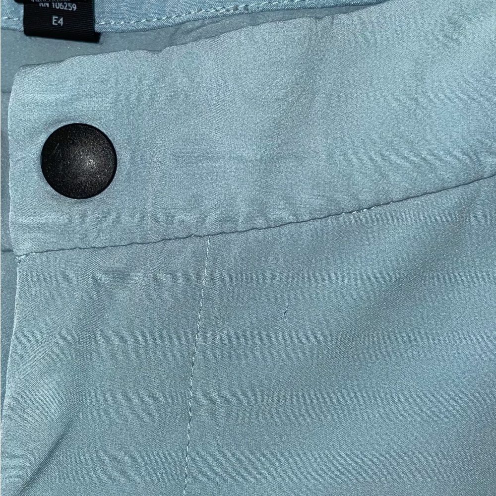 Lululemon shorts size 34 - Picture 10 of 11